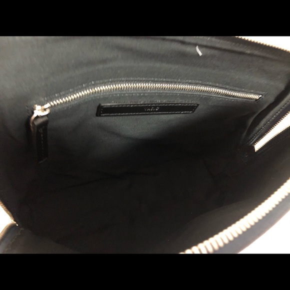 VASIC Steady large wristlet bag